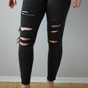 Distressed skinny jeans